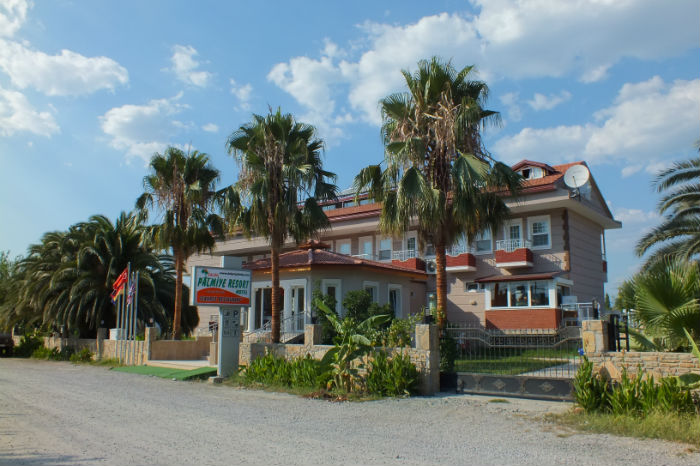Dalyan Palmiye Resort Hotel, görkemli dağ manzarasınızn eteklerinde birinci sınıf, temiz ve huzurlu tatil geçirmek isteyenler için alternatifsiz bir tesistir.